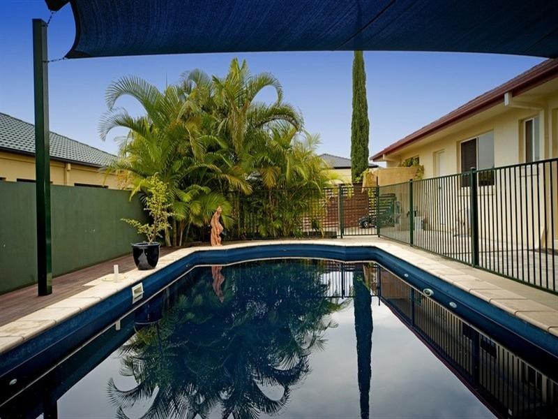 16 Leeds Close, Arundel QLD 4214