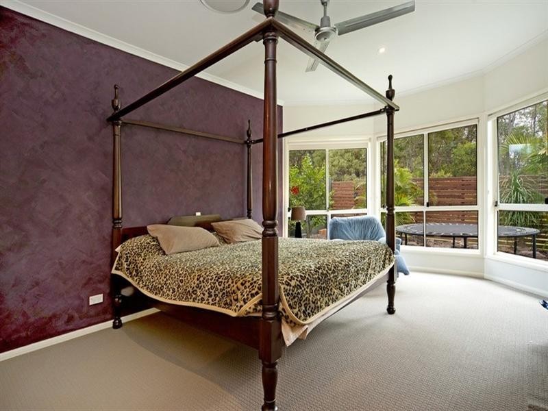 16 Leeds Close, Arundel QLD 4214