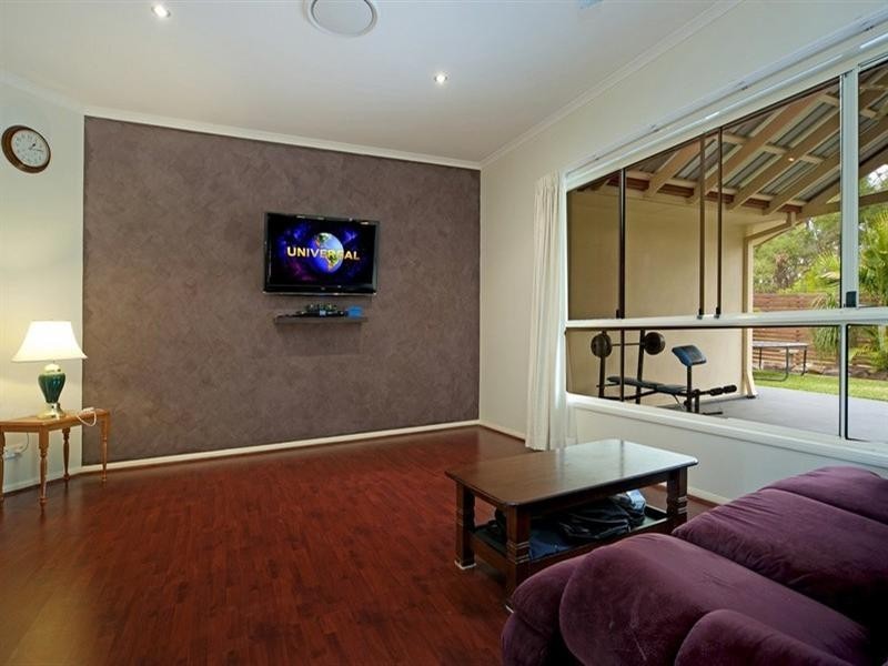 16 Leeds Close, Arundel QLD 4214