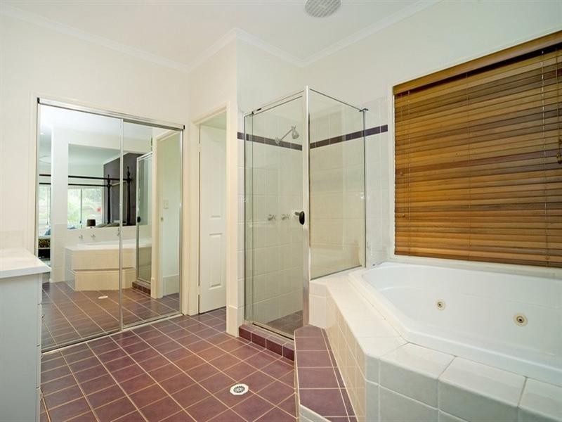 16 Leeds Close, Arundel QLD 4214