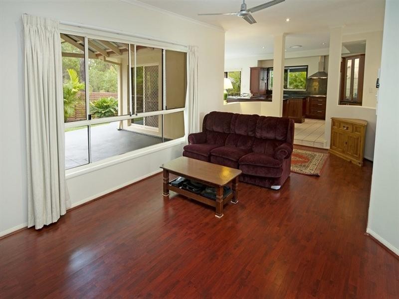 16 Leeds Close, Arundel QLD 4214