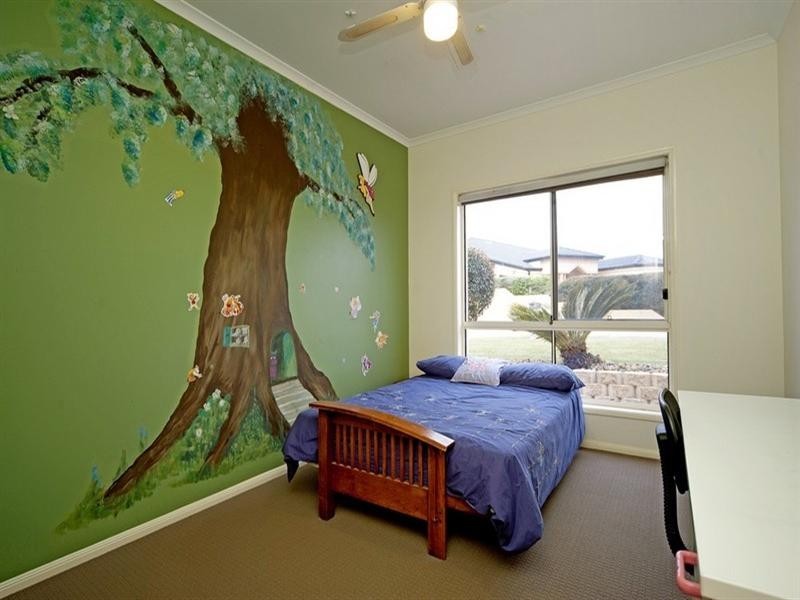 16 Leeds Close, Arundel QLD 4214