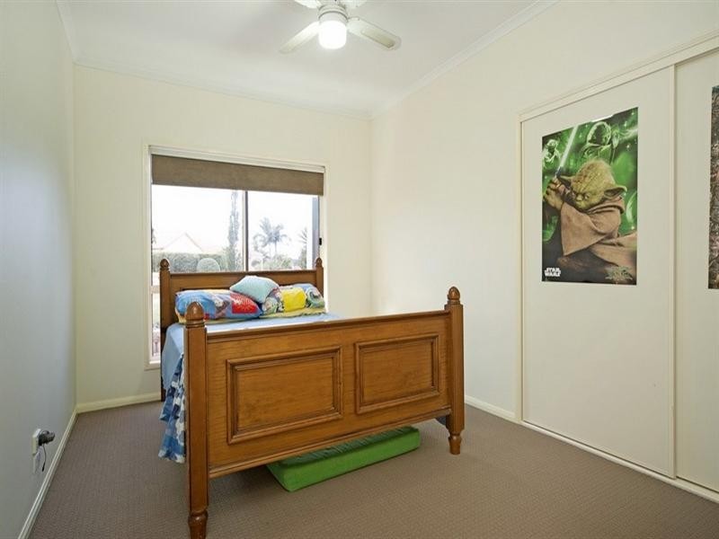 16 Leeds Close, Arundel QLD 4214