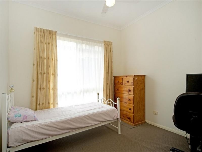 16 Leeds Close, Arundel QLD 4214