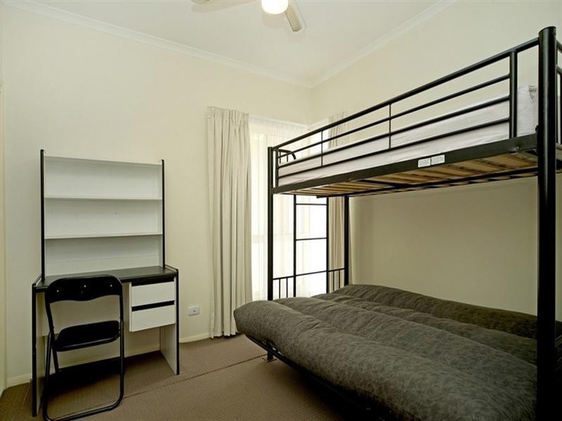 16 Leeds Close, Arundel QLD 4214