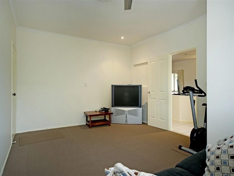 16 Leeds Close, Arundel QLD 4214