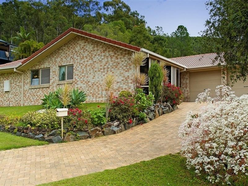 2 Clipperton Chase, Pacific Pines QLD 4211