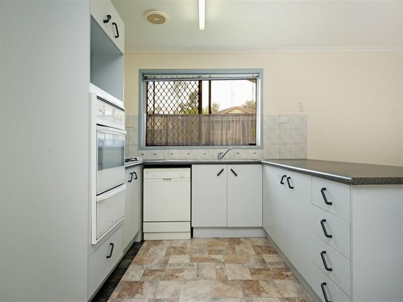 2 Clipperton Chase, Pacific Pines QLD 4211