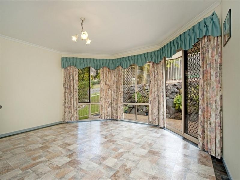 2 Clipperton Chase, Pacific Pines QLD 4211