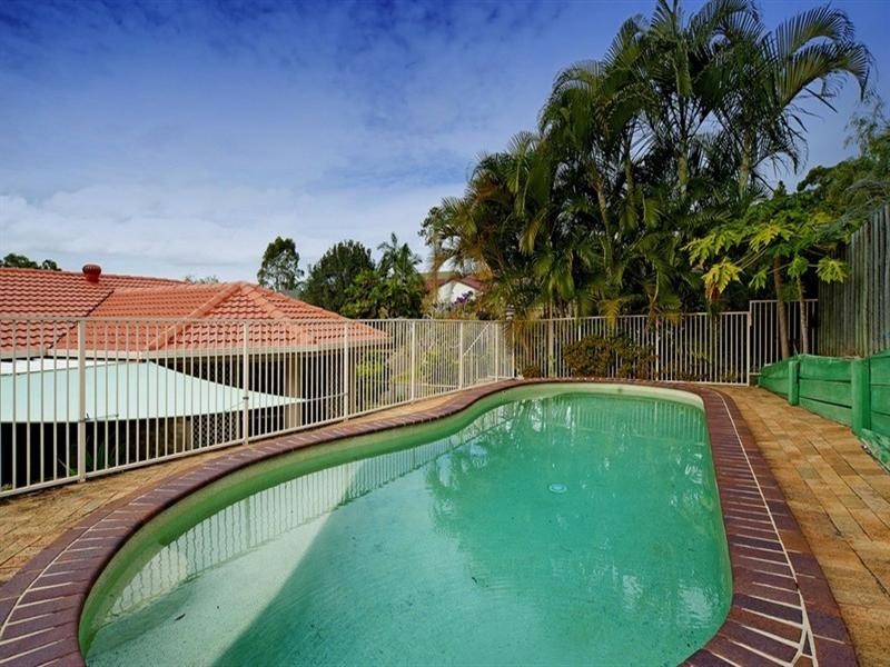 2 Clipperton Chase, Pacific Pines QLD 4211