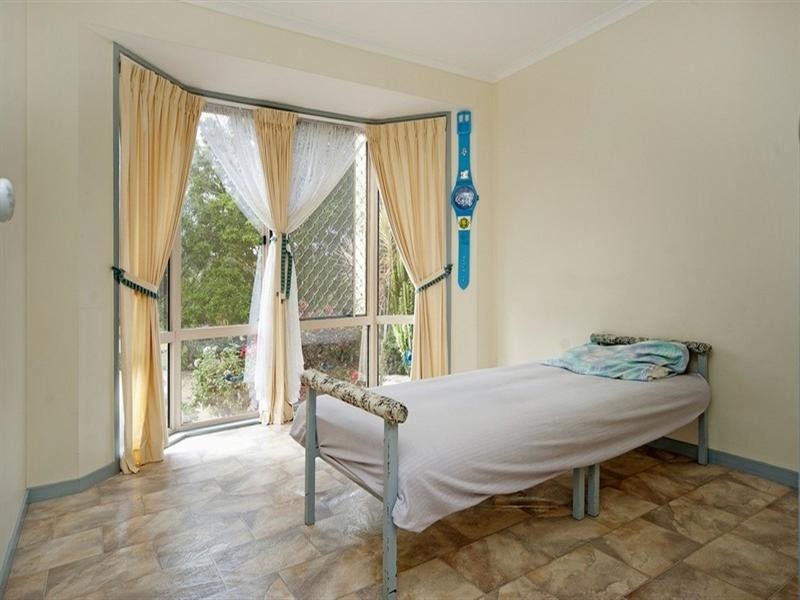 2 Clipperton Chase, Pacific Pines QLD 4211