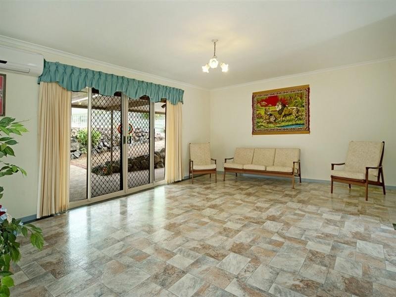 2 Clipperton Chase, Pacific Pines QLD 4211