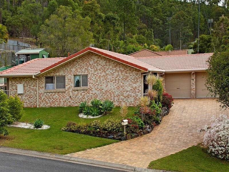 2 Clipperton Chase, Pacific Pines QLD 4211