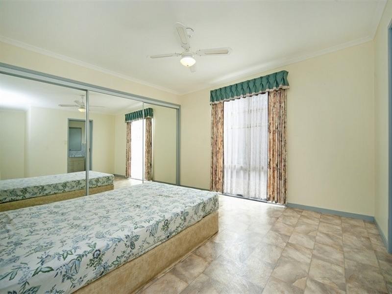 2 Clipperton Chase, Pacific Pines QLD 4211