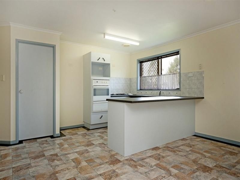 2 Clipperton Chase, Pacific Pines QLD 4211