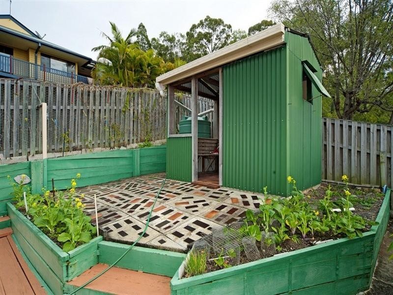 2 Clipperton Chase, Pacific Pines QLD 4211