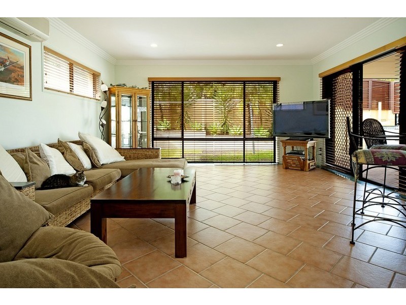 21 Nottinghill Gate Drive, Arundel QLD 4214