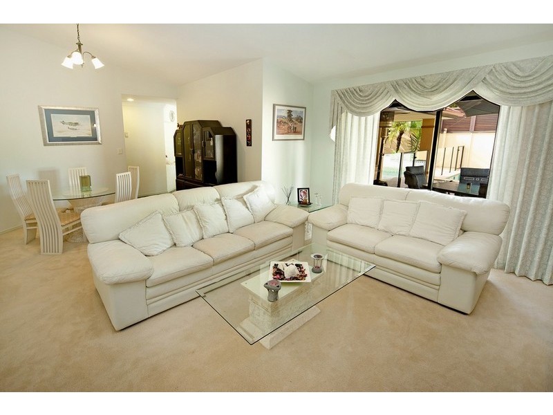 21 Nottinghill Gate Drive, Arundel QLD 4214