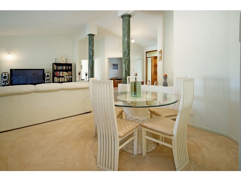 21 Nottinghill Gate Drive, Arundel QLD 4214