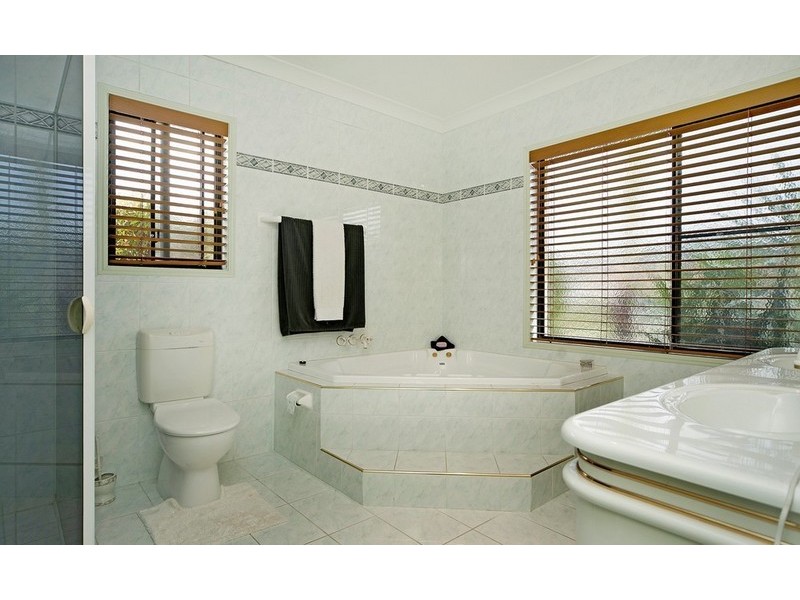 21 Nottinghill Gate Drive, Arundel QLD 4214