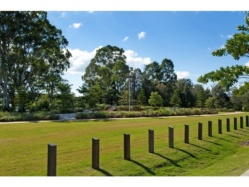 16 Fleetwood Court, Helensvale QLD 4212