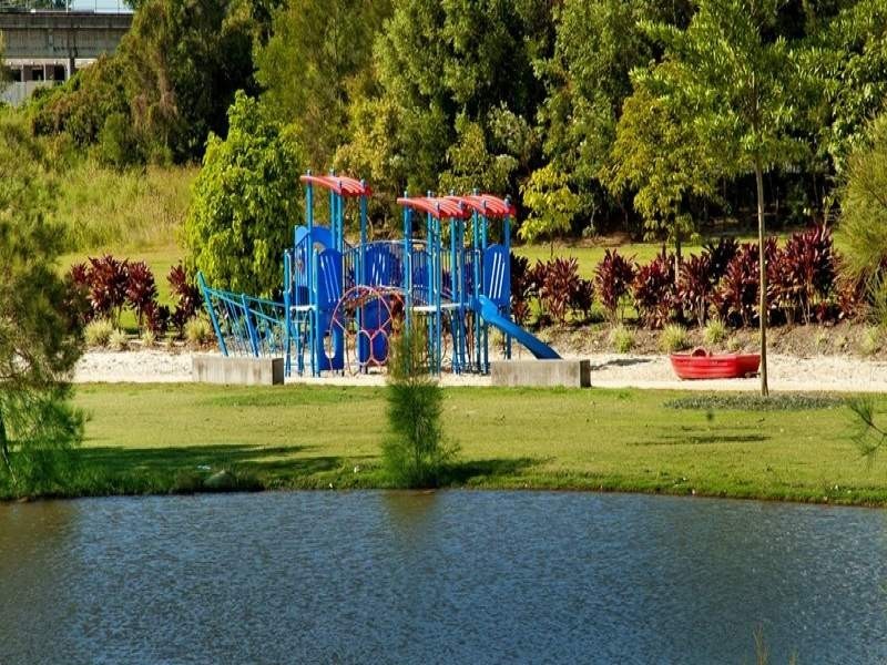 16 Fleetwood Court, Helensvale QLD 4212