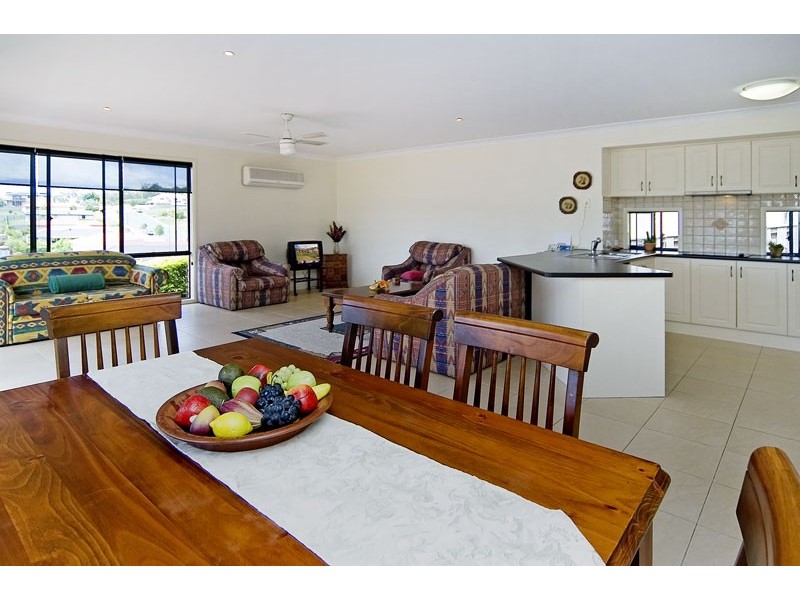 6 Cope Place, Pacific Pines QLD 4211