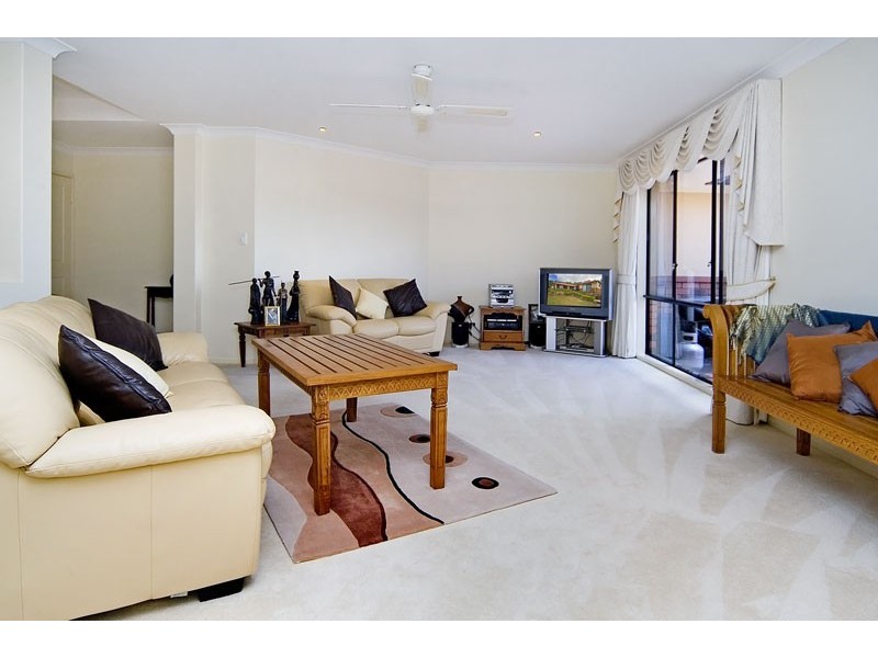 6 Cope Place, Pacific Pines QLD 4211