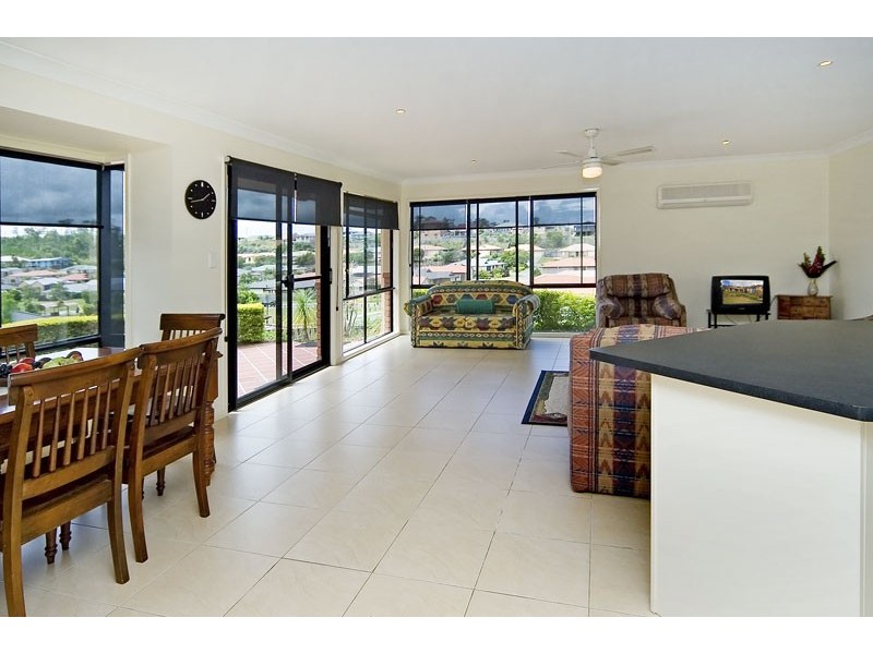 6 Cope Place, Pacific Pines QLD 4211