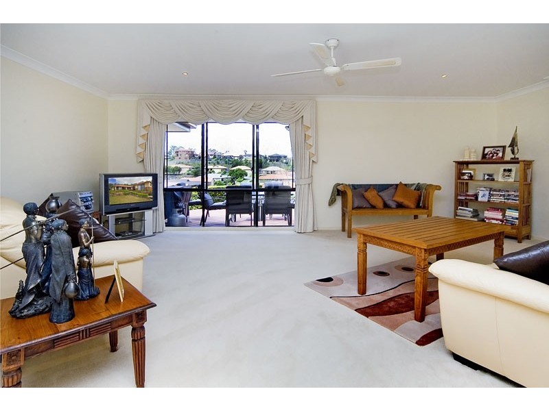 6 Cope Place, Pacific Pines QLD 4211