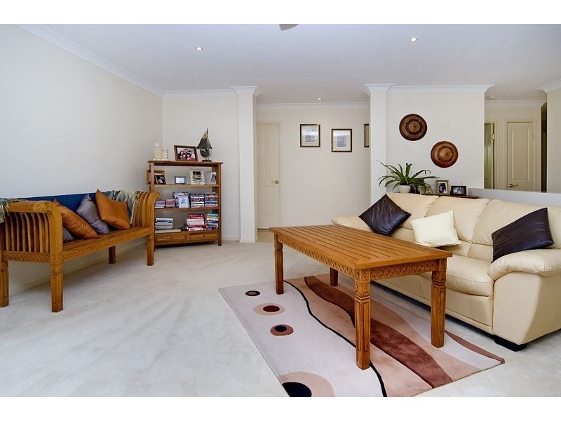 6 Cope Place, Pacific Pines QLD 4211