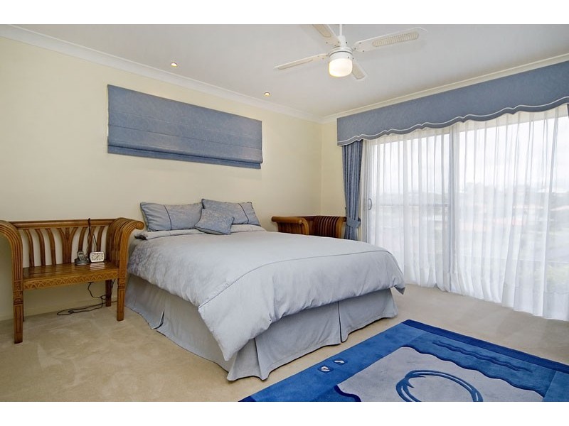 6 Cope Place, Pacific Pines QLD 4211