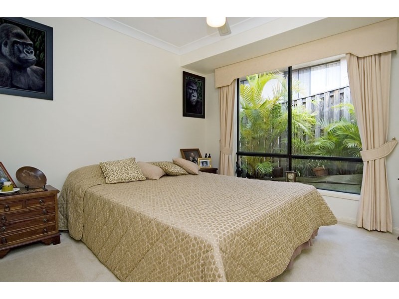 6 Cope Place, Pacific Pines QLD 4211