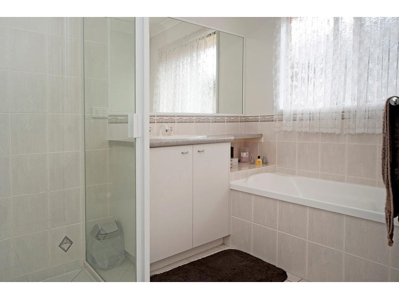 4 Tandanus Court, Oxenford QLD 4210