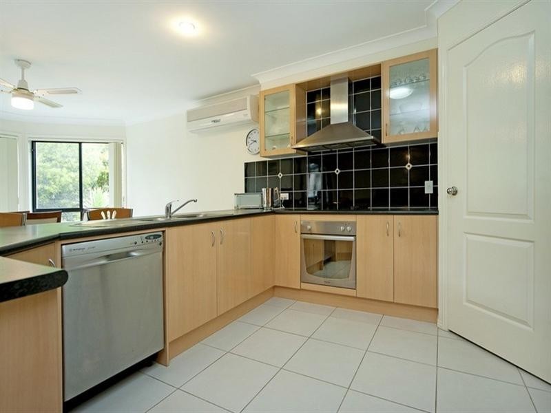 36 Gippsland Drive, Helensvale QLD 4212