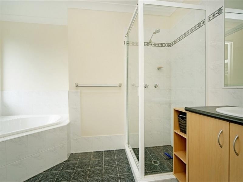 36 Gippsland Drive, Helensvale QLD 4212