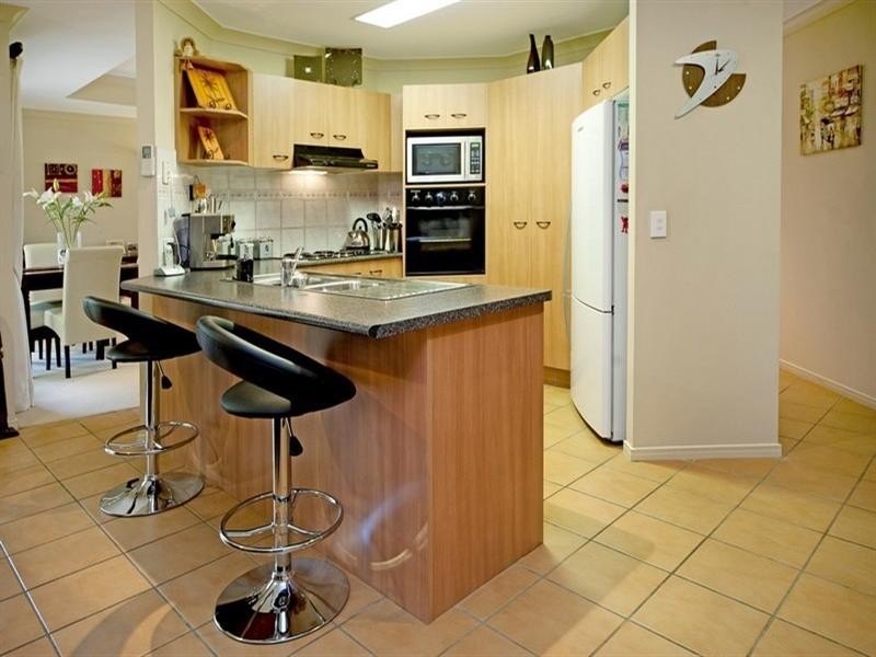 10 Kingman Court, Pacific Pines QLD 4211