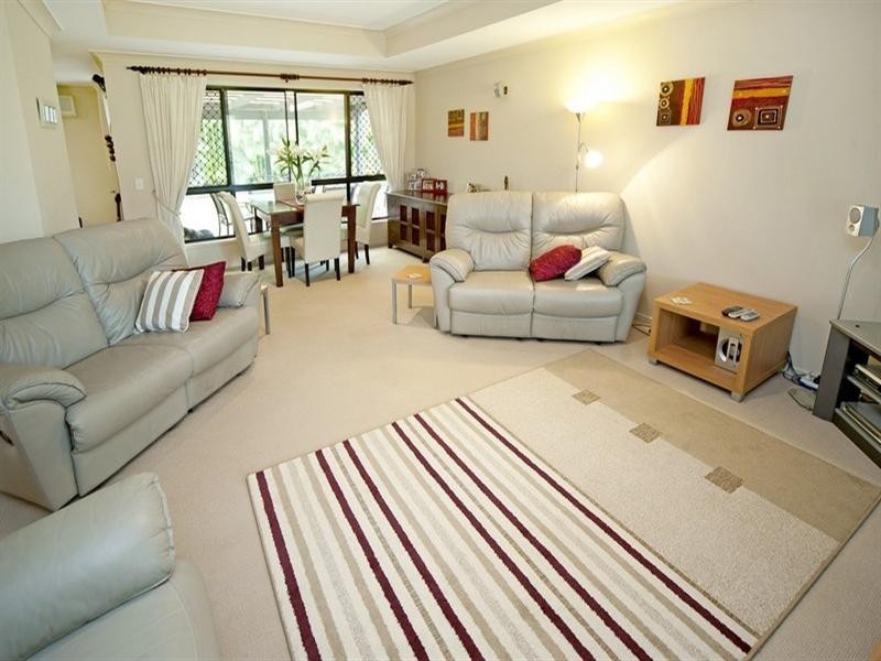 10 Kingman Court, Pacific Pines QLD 4211