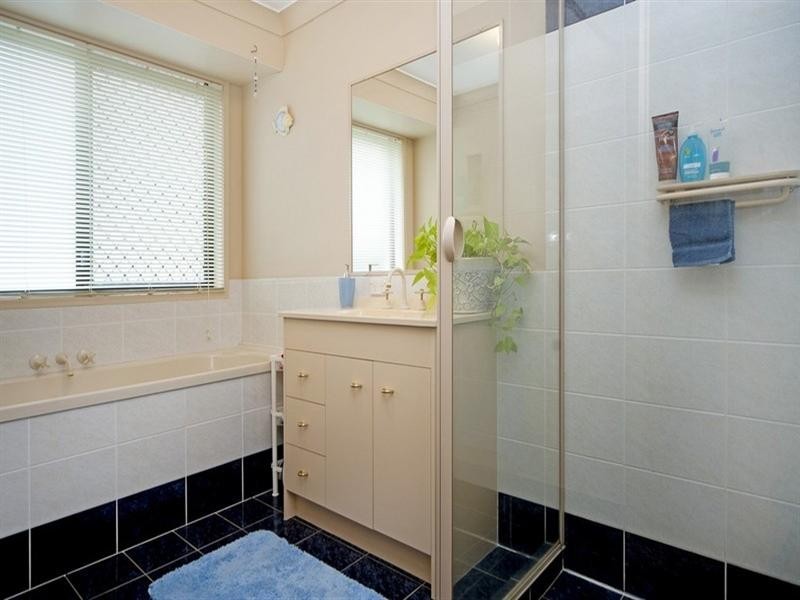 10 Kingman Court, Pacific Pines QLD 4211