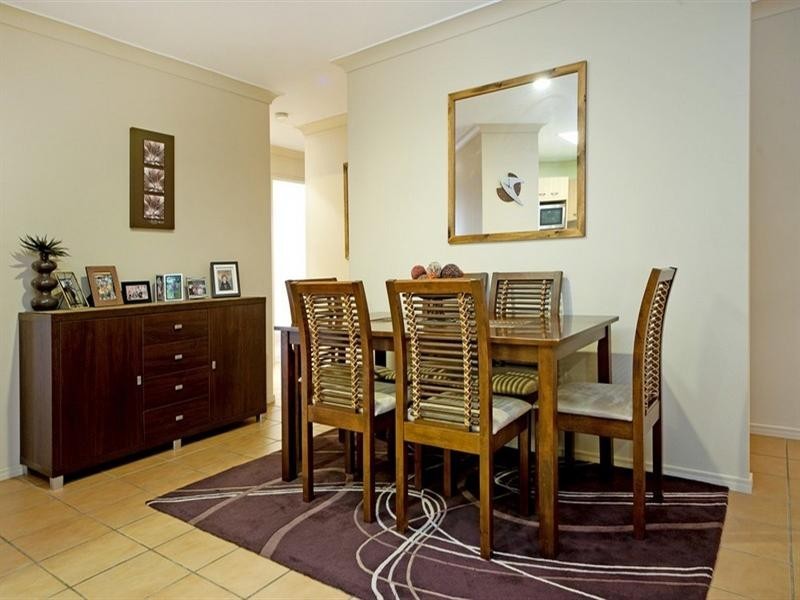 10 Kingman Court, Pacific Pines QLD 4211