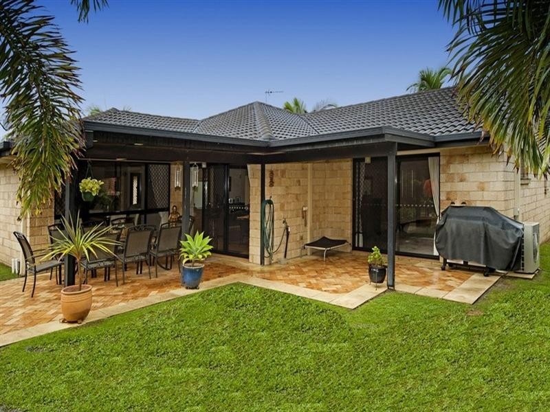 10 Kingman Court, Pacific Pines QLD 4211