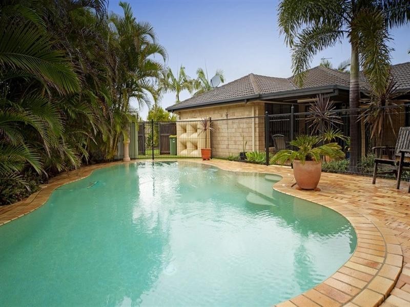 10 Kingman Court, Pacific Pines QLD 4211