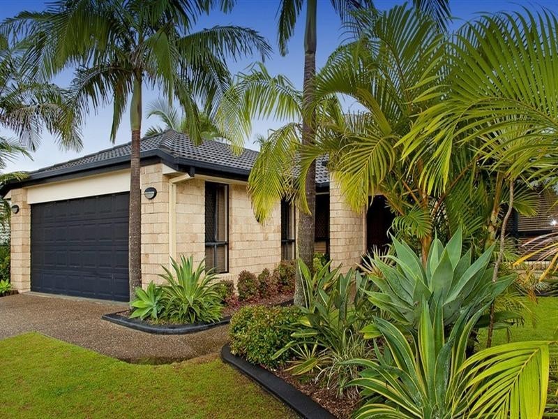 10 Kingman Court, Pacific Pines QLD 4211