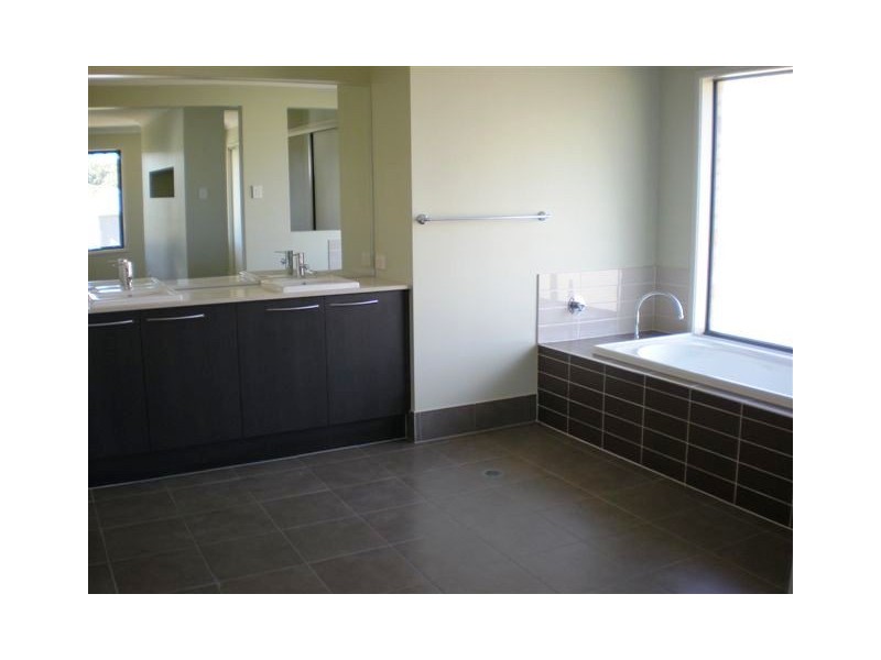 Pacific Pines QLD 4211