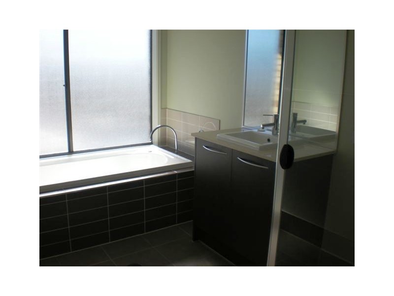 Pacific Pines QLD 4211