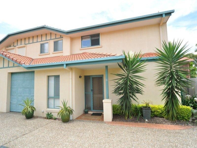 2/4 Gordon Street, Labrador QLD 4215