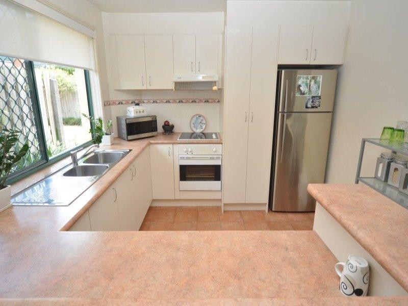 2/4 Gordon Street, Labrador QLD 4215