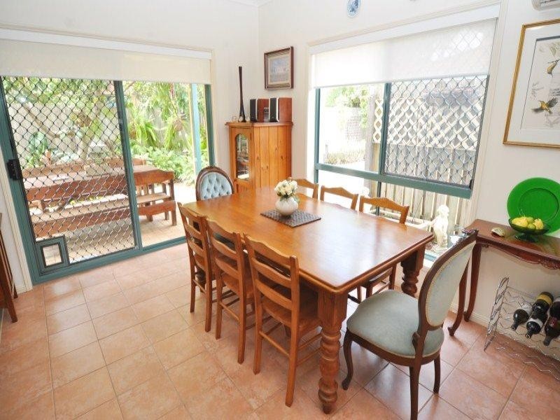 2/4 Gordon Street, Labrador QLD 4215