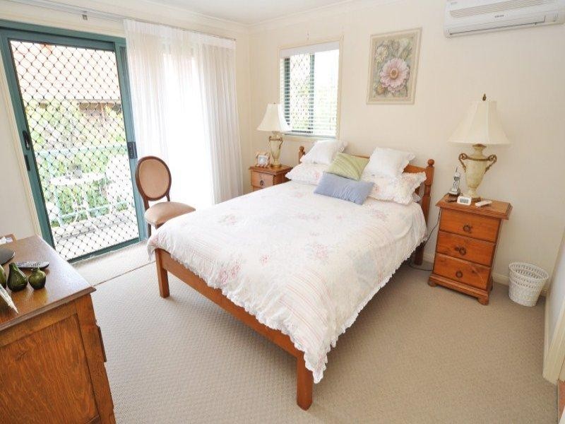 2/4 Gordon Street, Labrador QLD 4215