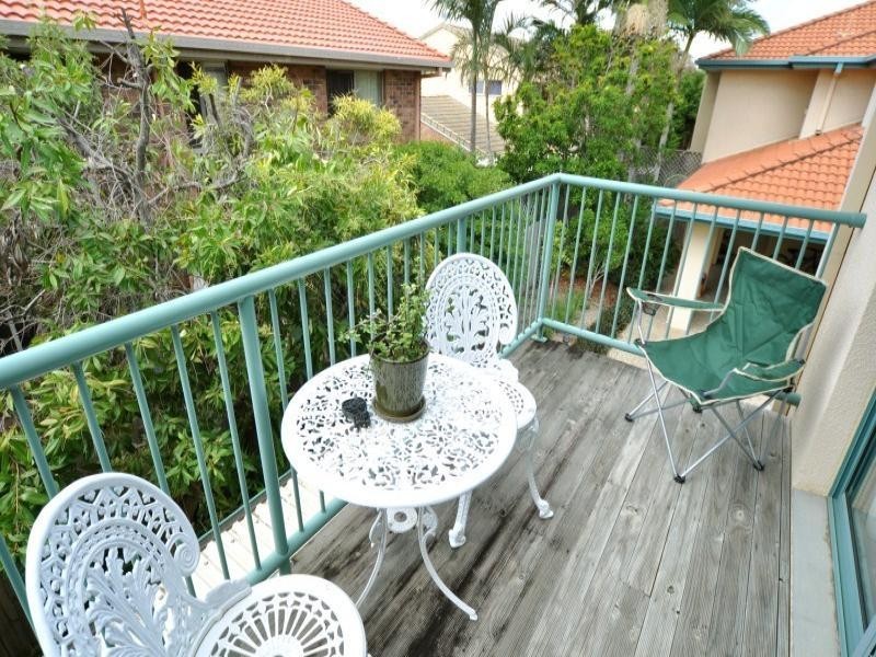 2/4 Gordon Street, Labrador QLD 4215